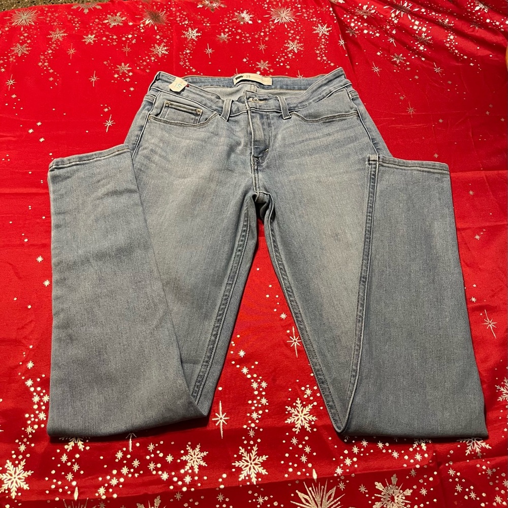 Levi skinny leg jeans with a stretch. Size 29 waist and 30 long.